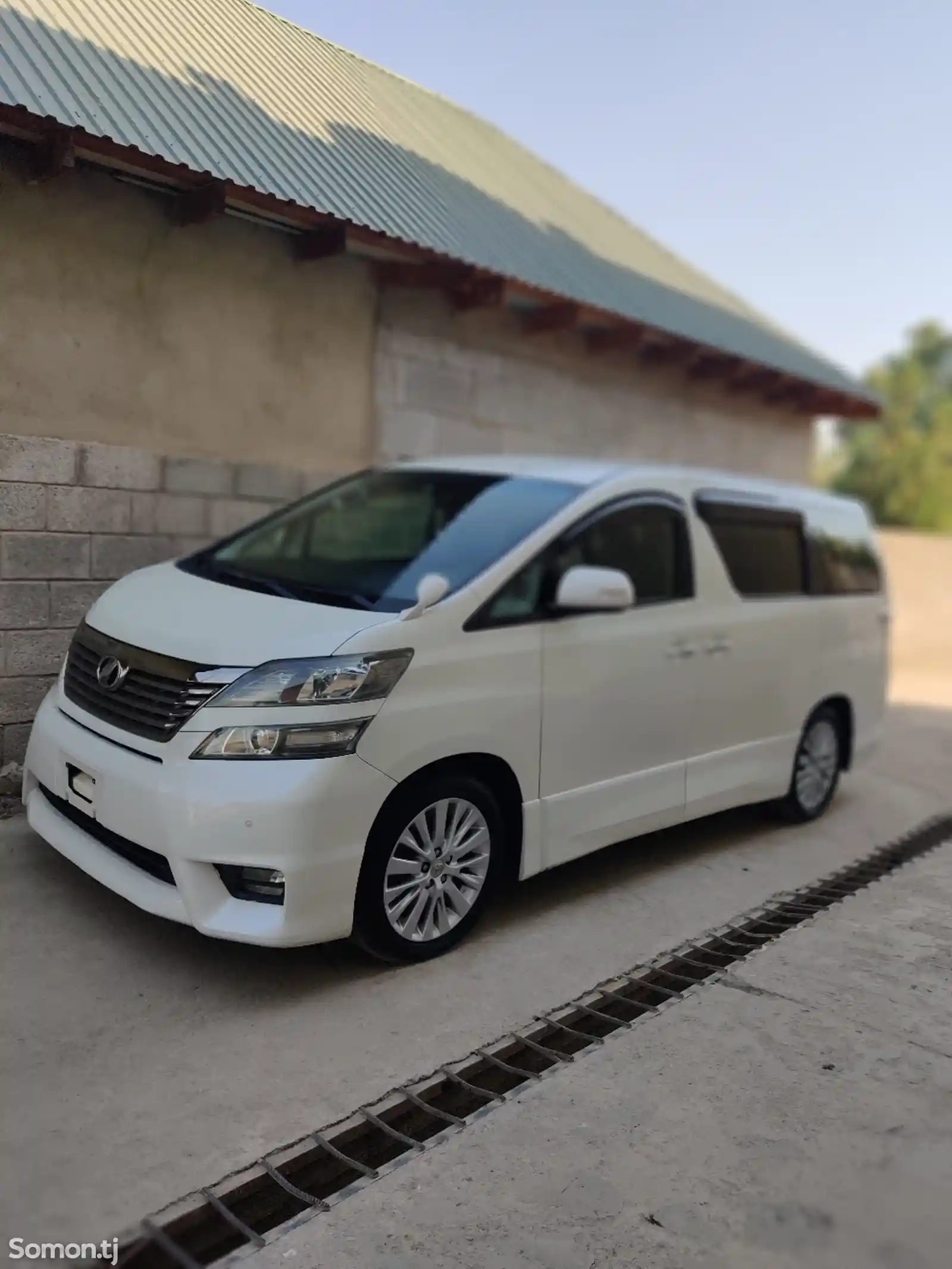 Toyota Vellfire, 2010-3