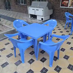 Набор стола и стульев