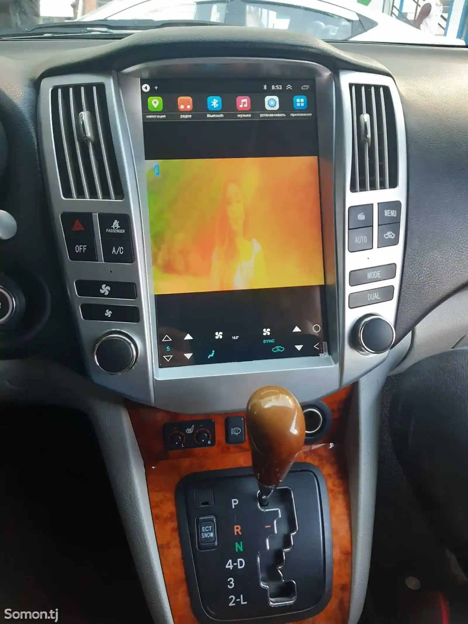 Штатный монитор Tesla на Lexus-2