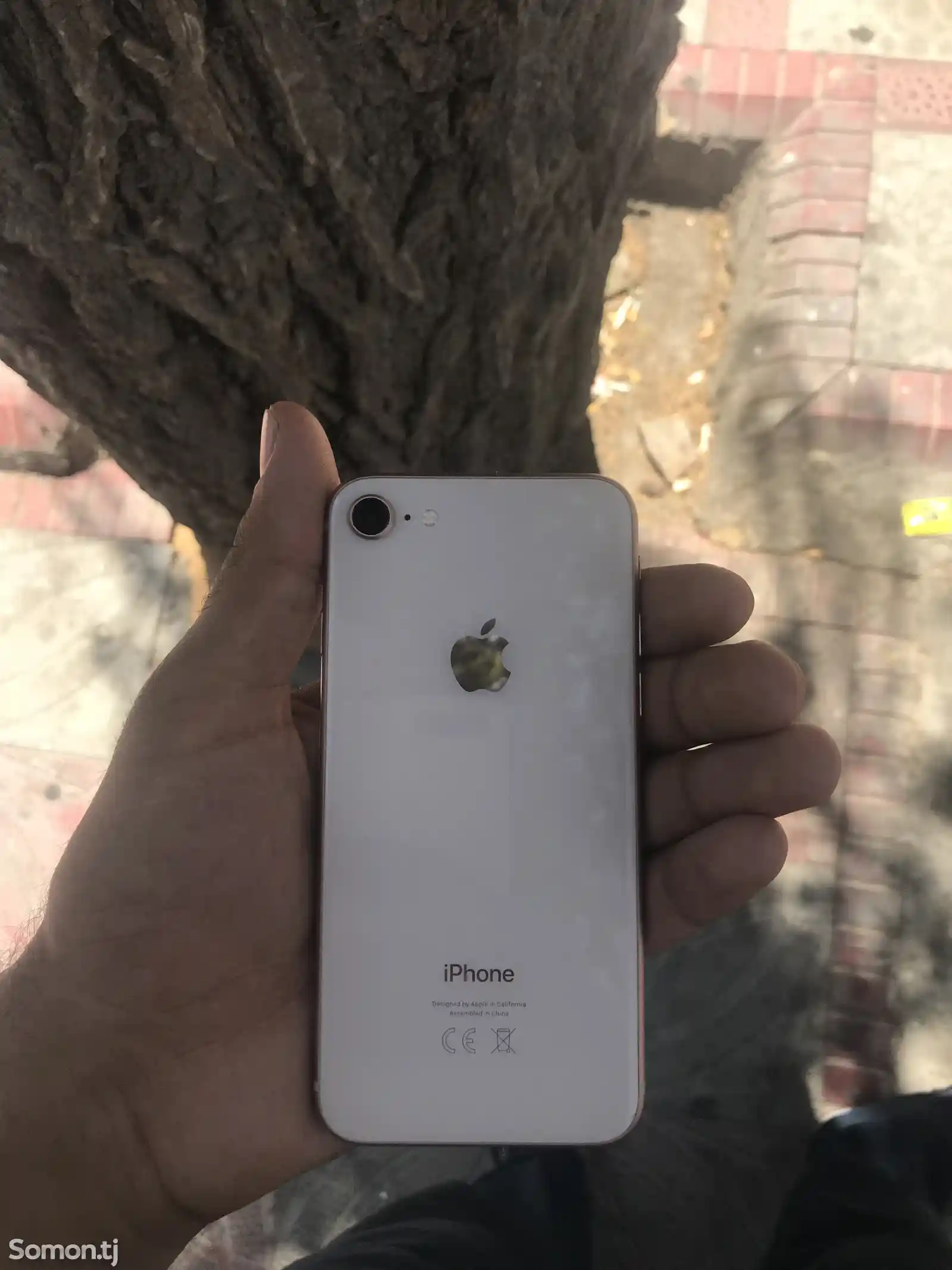 Apple iPhone 8, 64 gb, Gold-1