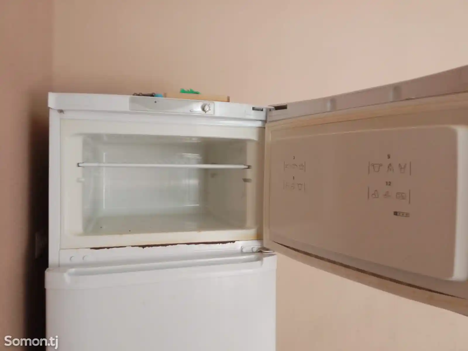 Холодильник Ariston HotPoint-2