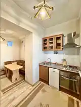 3-комн. квартира, 1 этаж, 80м², Ул. М. Турсунзода 8-5