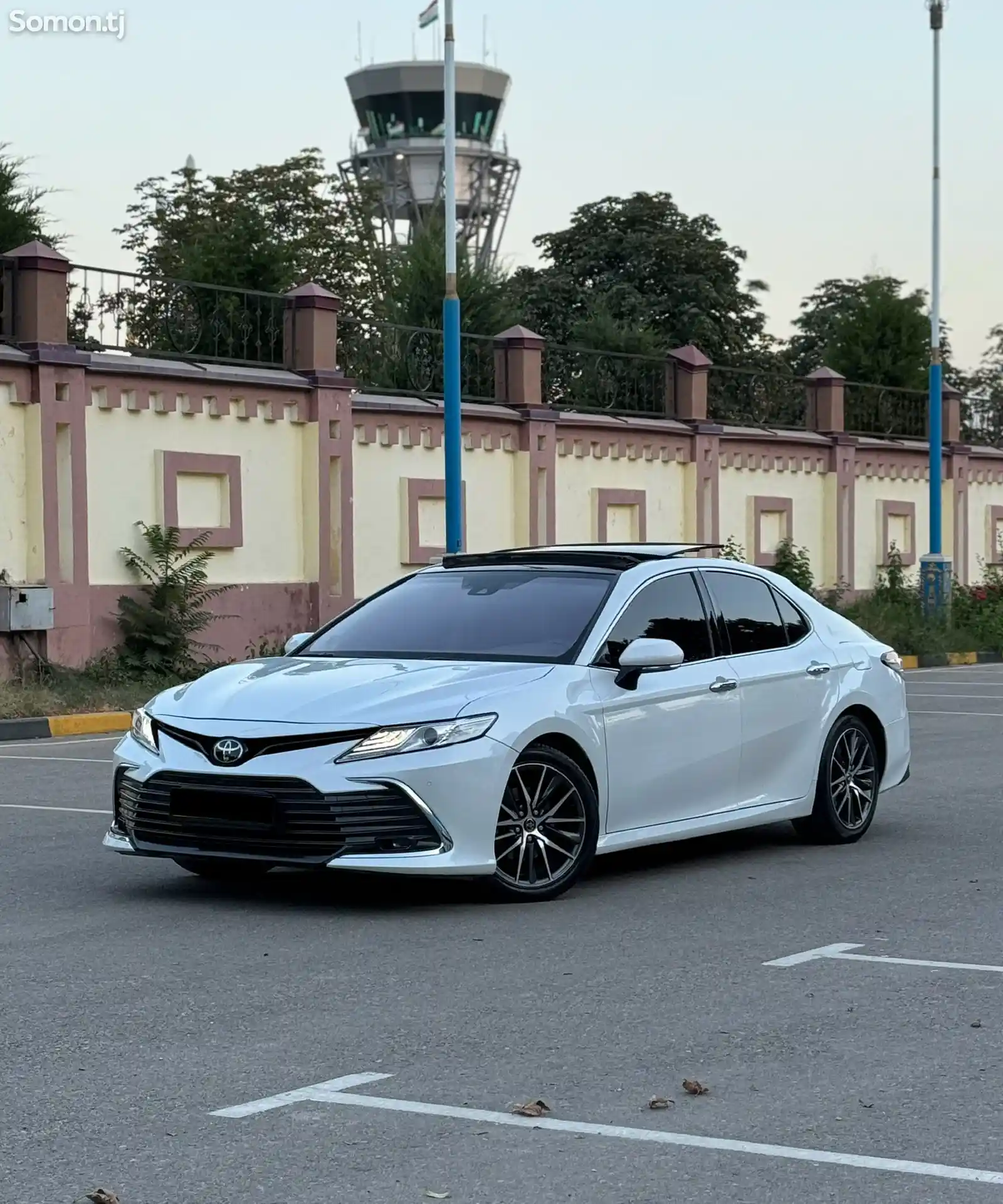 Toyota Camry, 2018-1