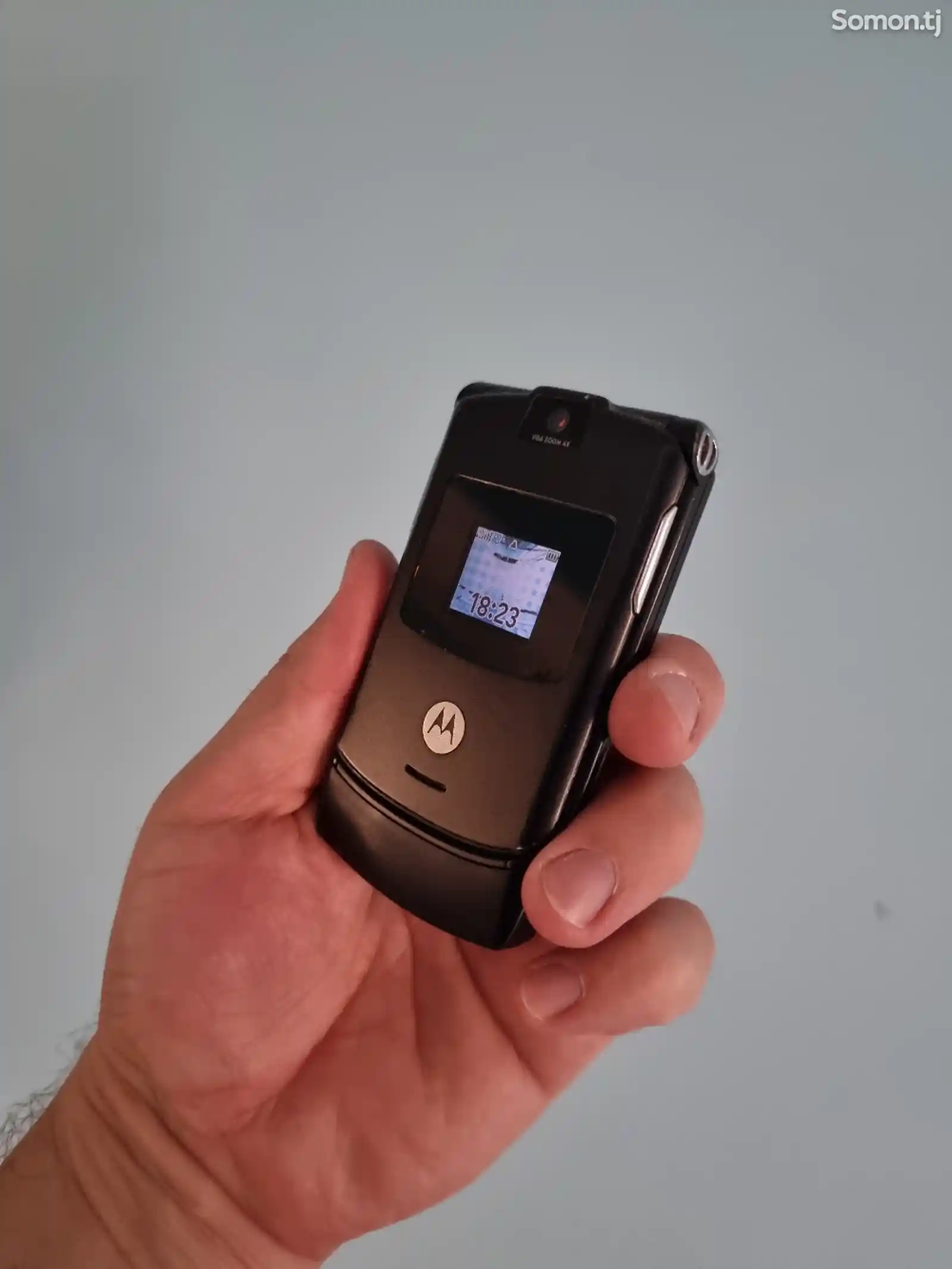 Motorola Rezr V3-2