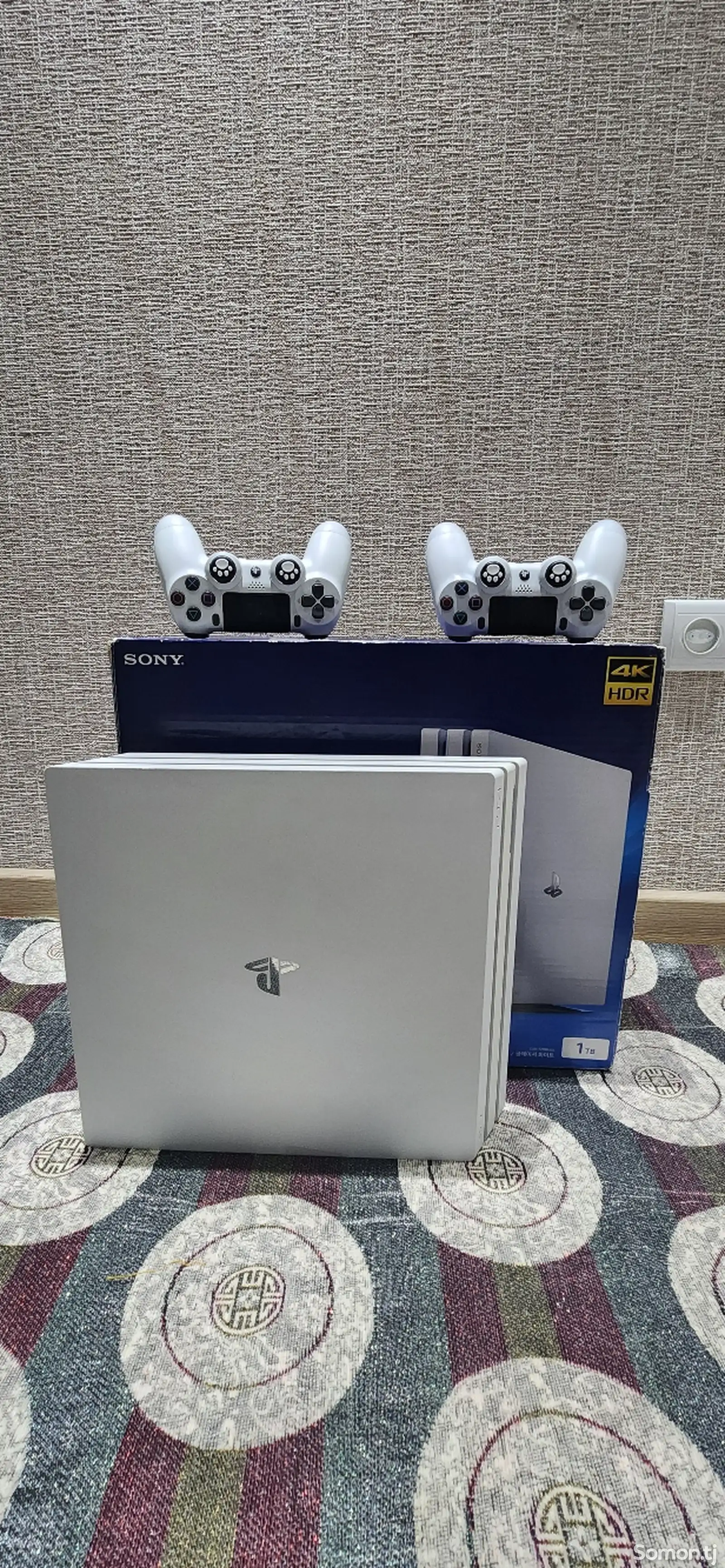 Игровая приставка Sony PlayStation 4pro-1