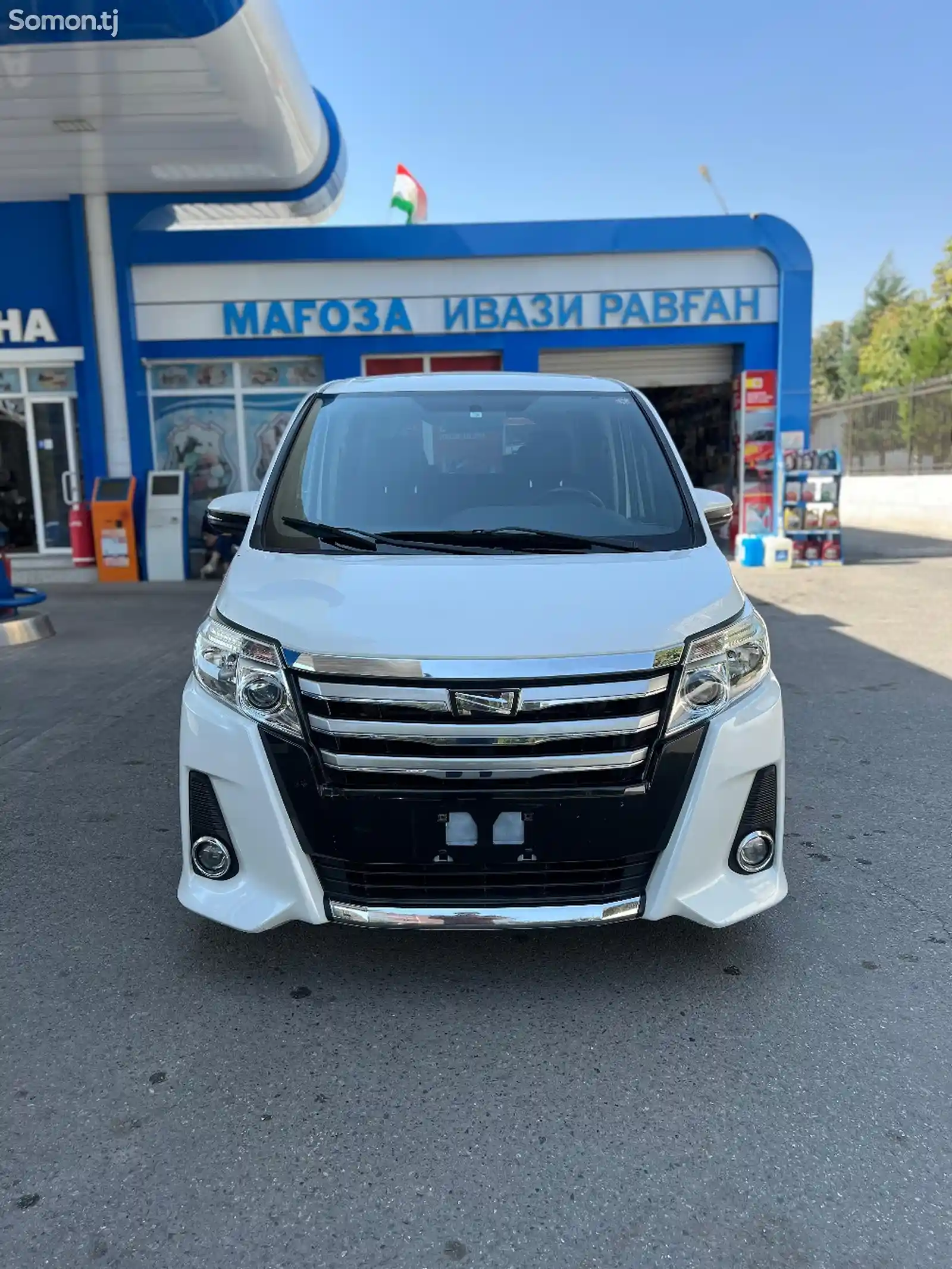 Toyota Noah, 2014-1