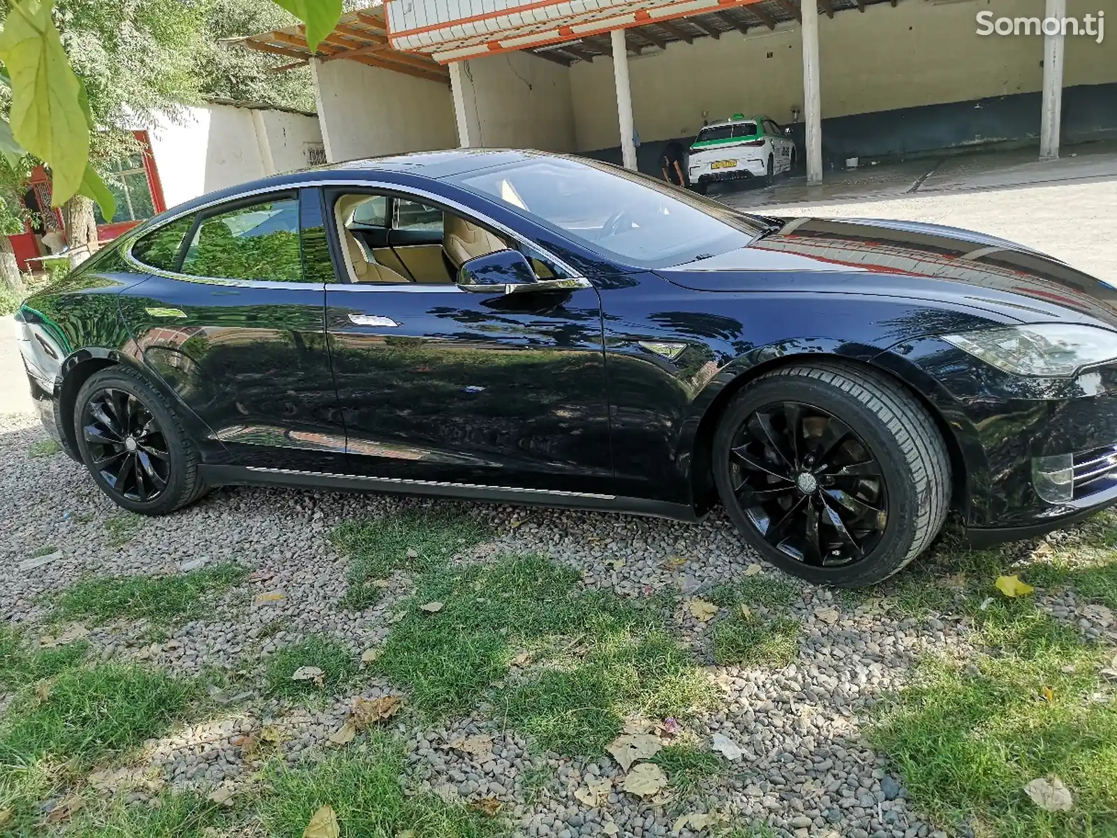 Tesla Model S, 2015-9