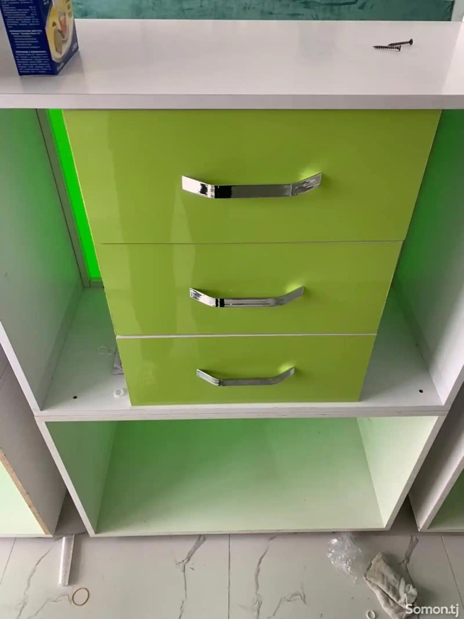 Аптечная мебель светло-зеленого цвета-4