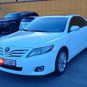 Лобовое стекло на Toyota Camry 2 2008