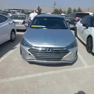 Hyundai Elantra, 2019