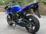 Мотоцикл Yamaha r1-8