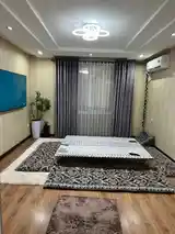 3-комн. квартира, 1 этаж, 70 м², Бозорчаи 34 мкр-5