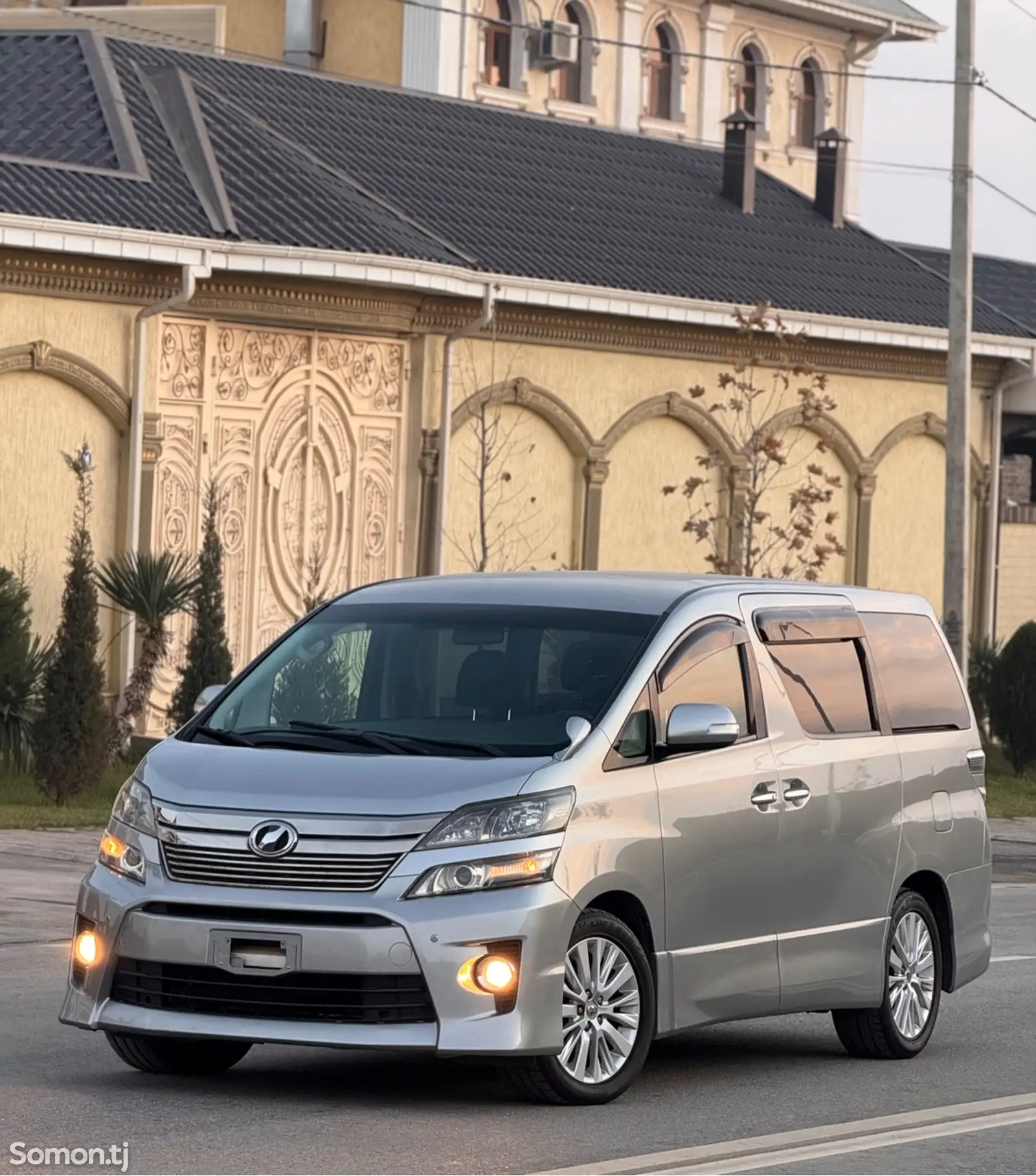 Toyota Vellfire, 2014-1