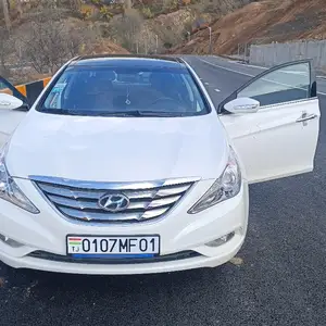 Hyundai Sonata, 2011