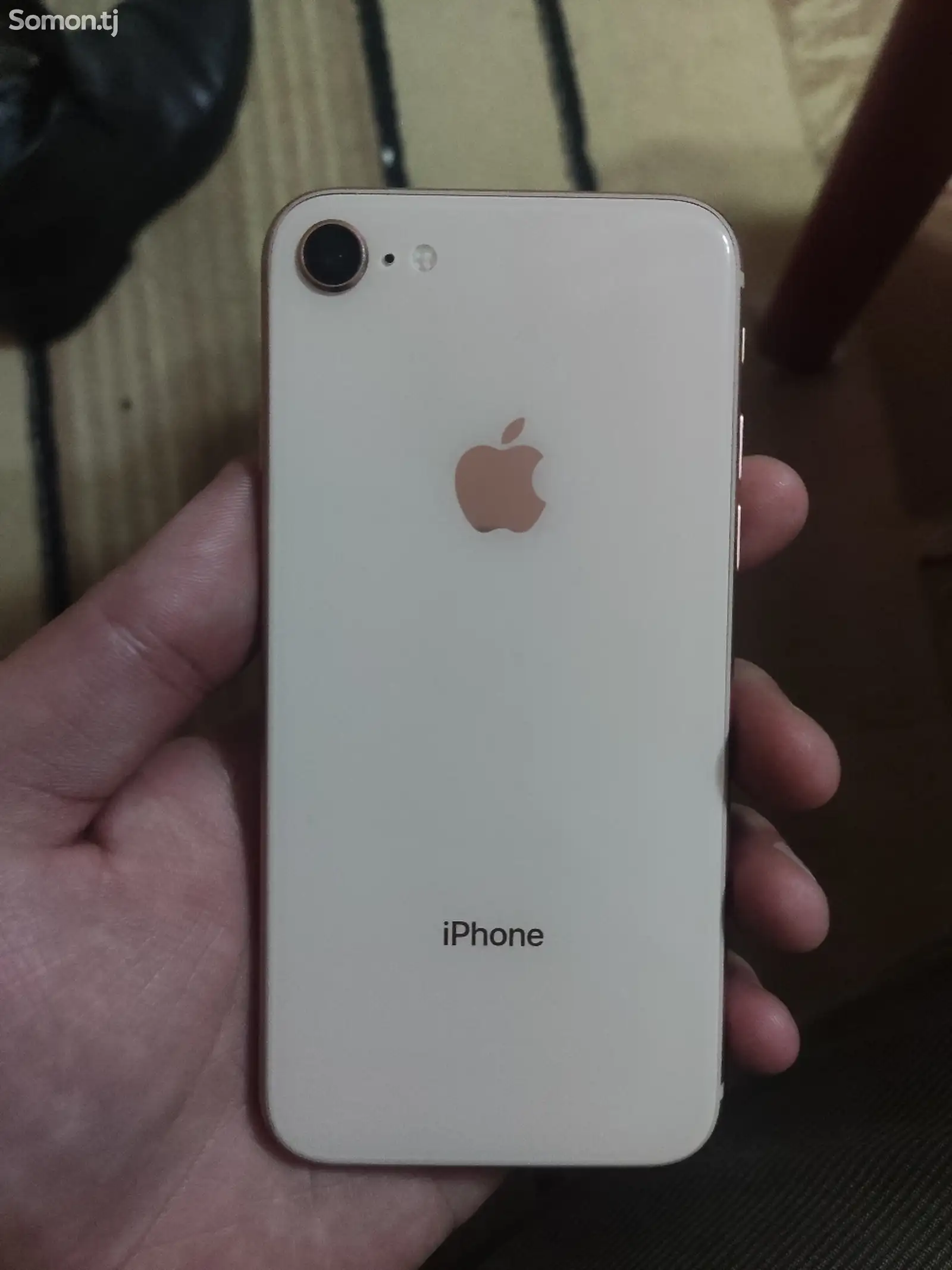 Apple iPhone 8, 64 gb, Gold-1