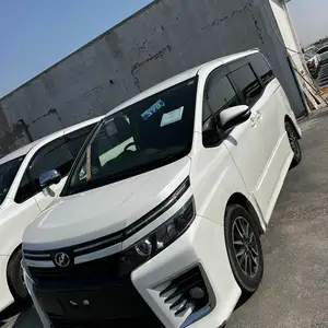 Toyota Voxy, 2015