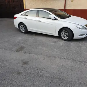 Hyundai Sonata, 2010