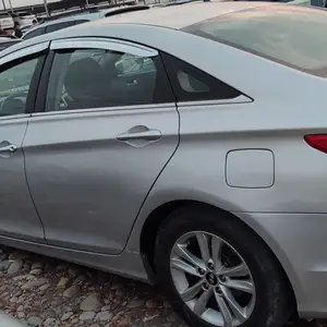 Hyundai Sonata, 2011