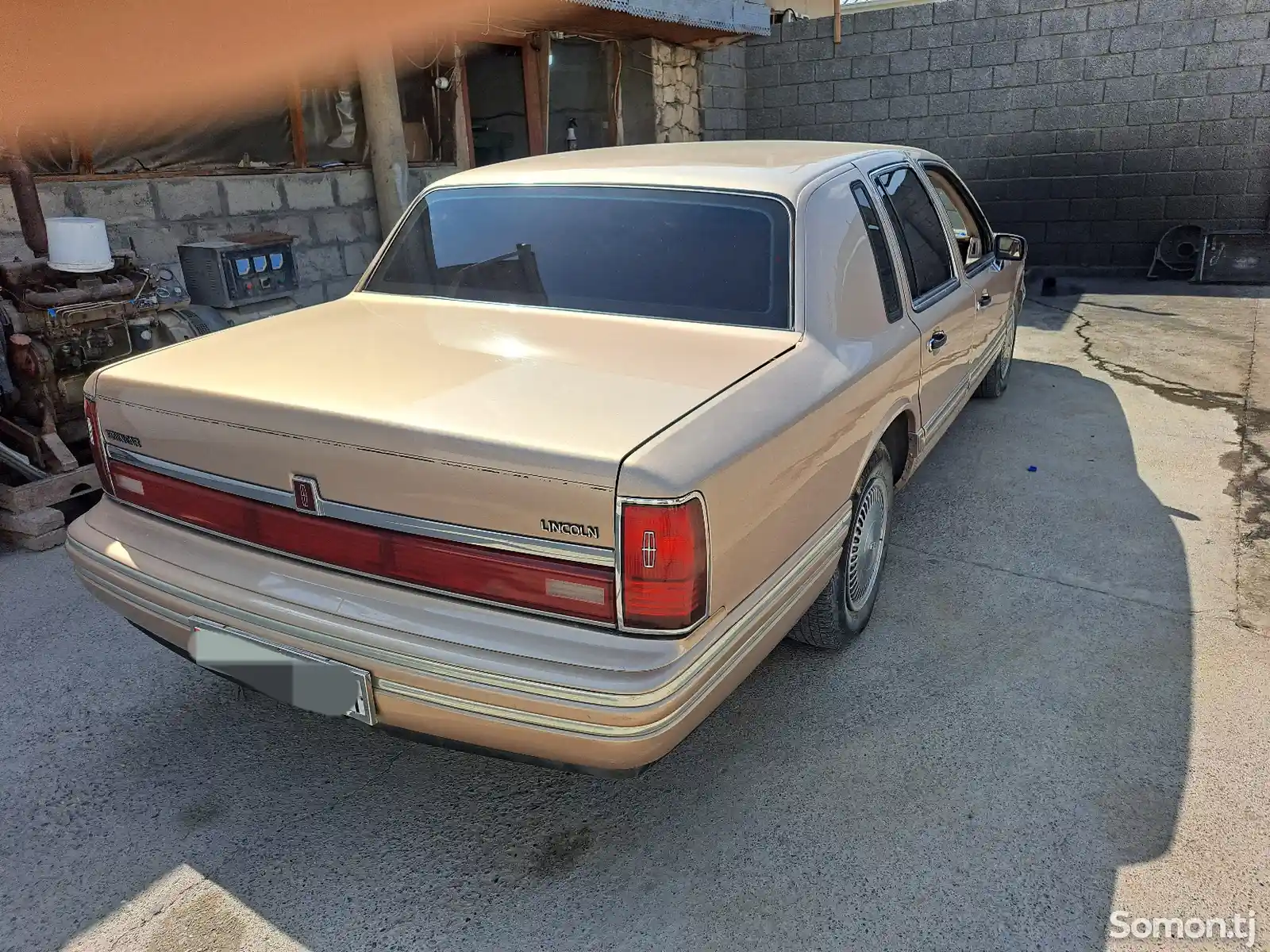 Lincoln Town Car, 1992-5