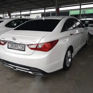 Hyundai Sonata, 2011