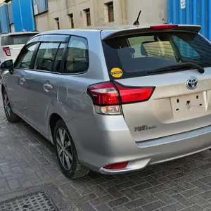 Toyota Fielder, 2015