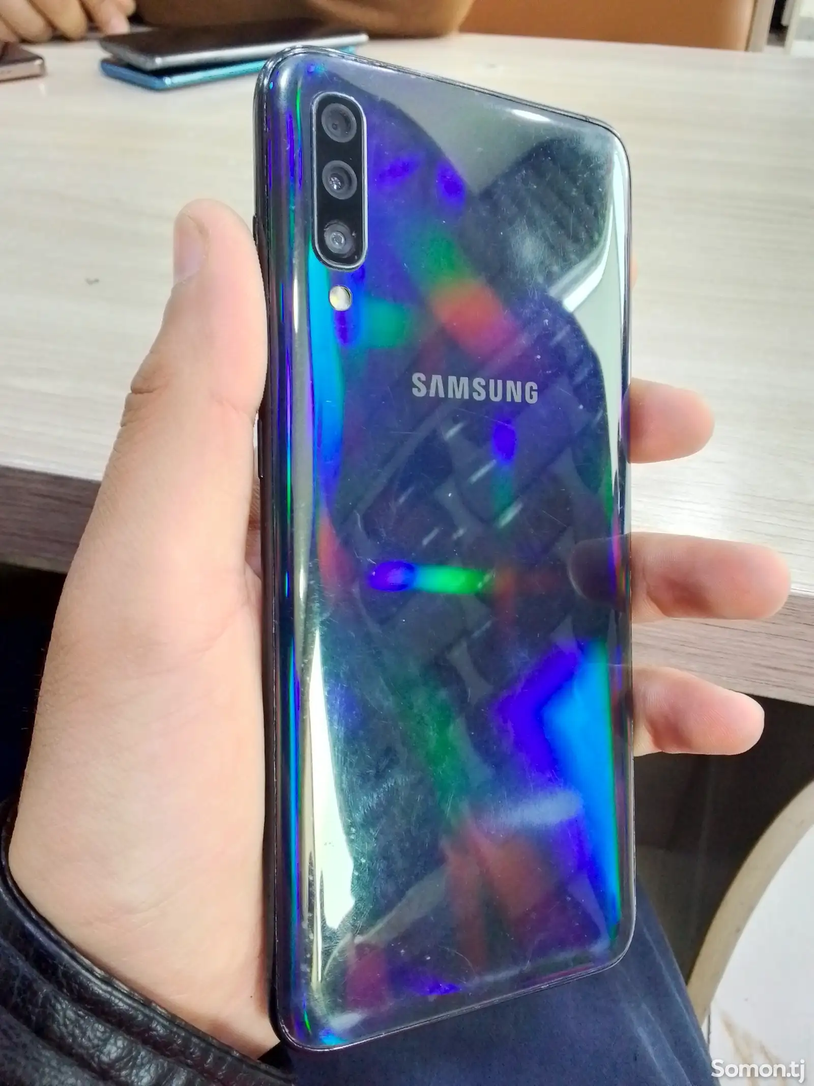 Samsung Galaxy A70-1