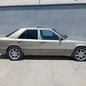 Mercedes-Benz W124, 1994