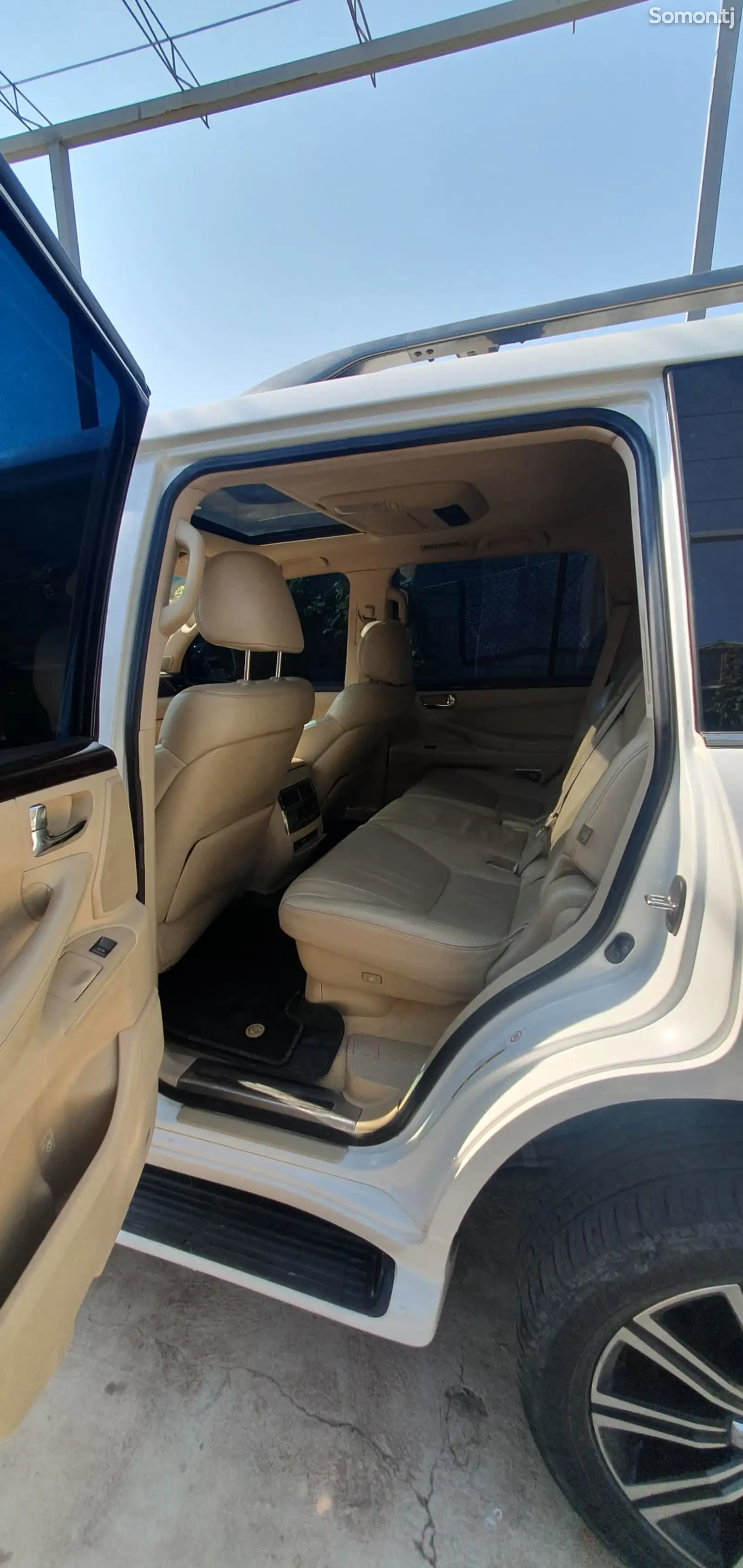 Lexus LX series, 2010-8