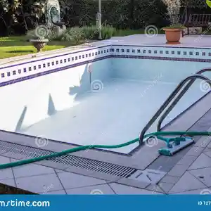 Услуги очистки бассейнов