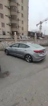 Hyundai Elantra, 2017-8