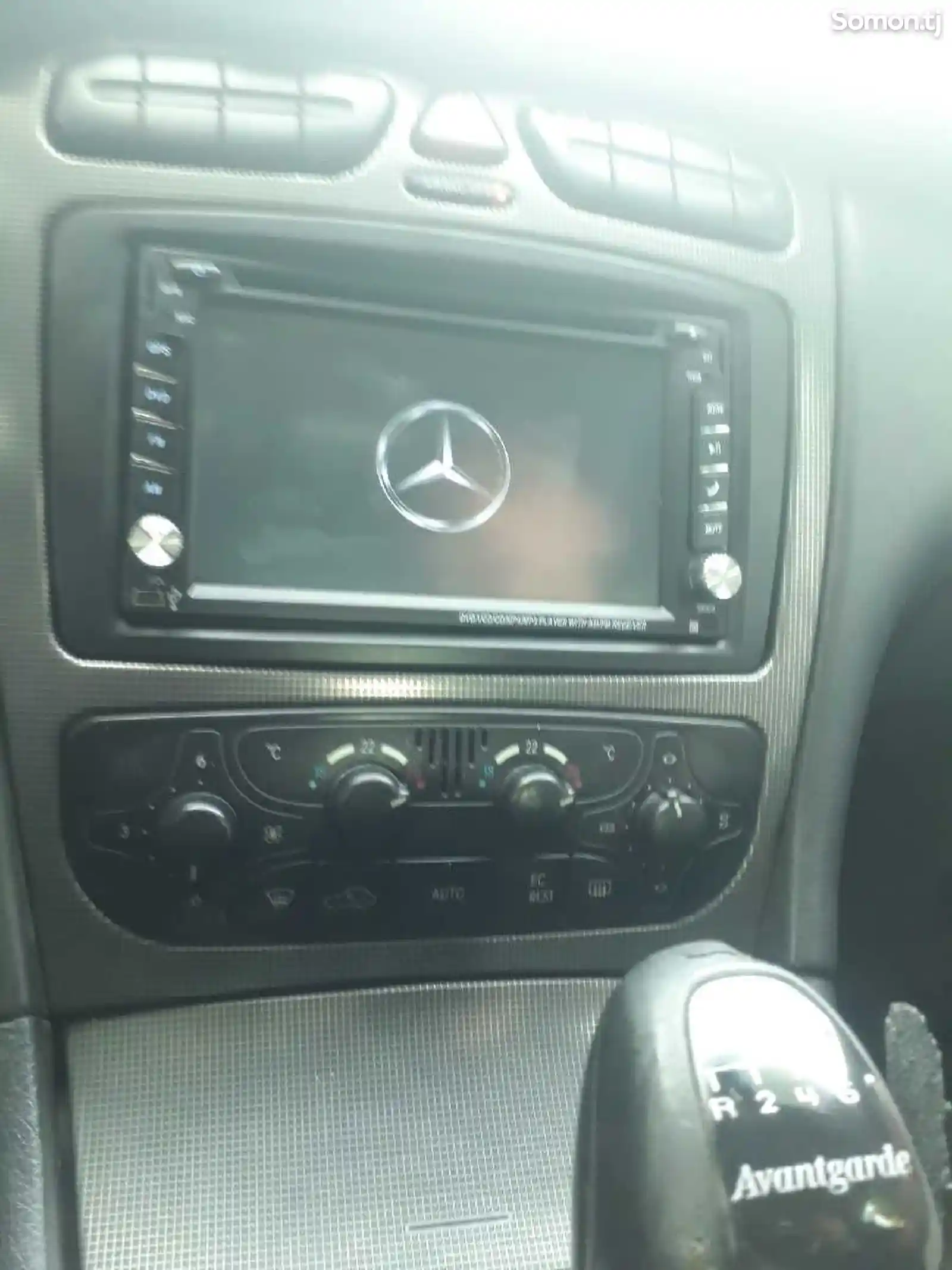 Штатный монитор от Mercedes-Benz-2
