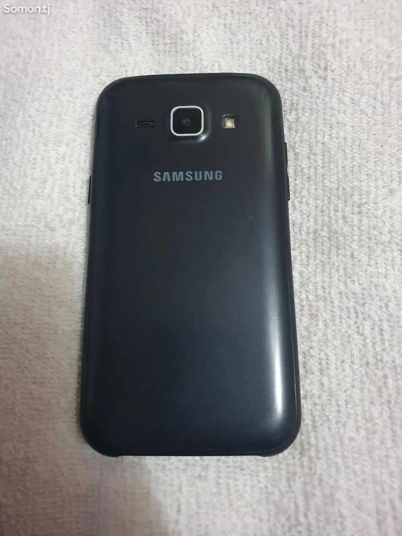 Samsung Galaxy J1 2015-4