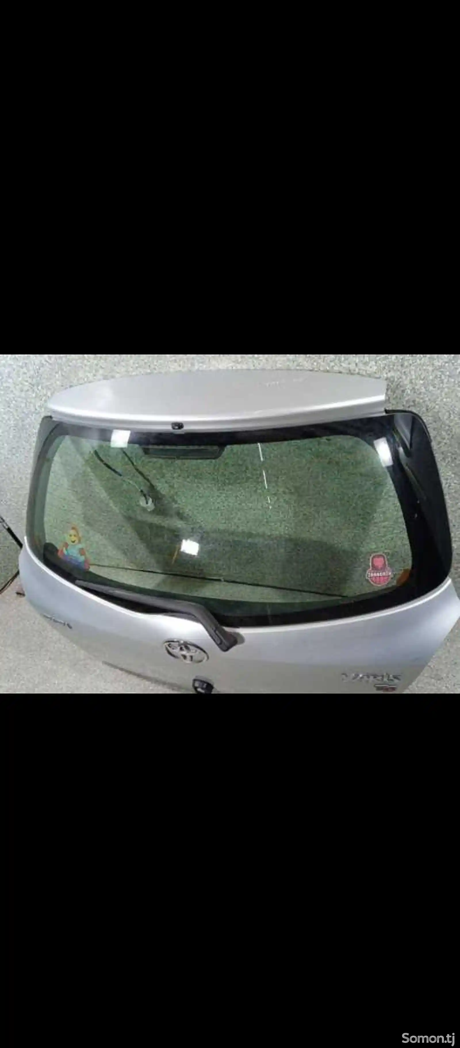 Заднее стекло от Тойота виц 2010