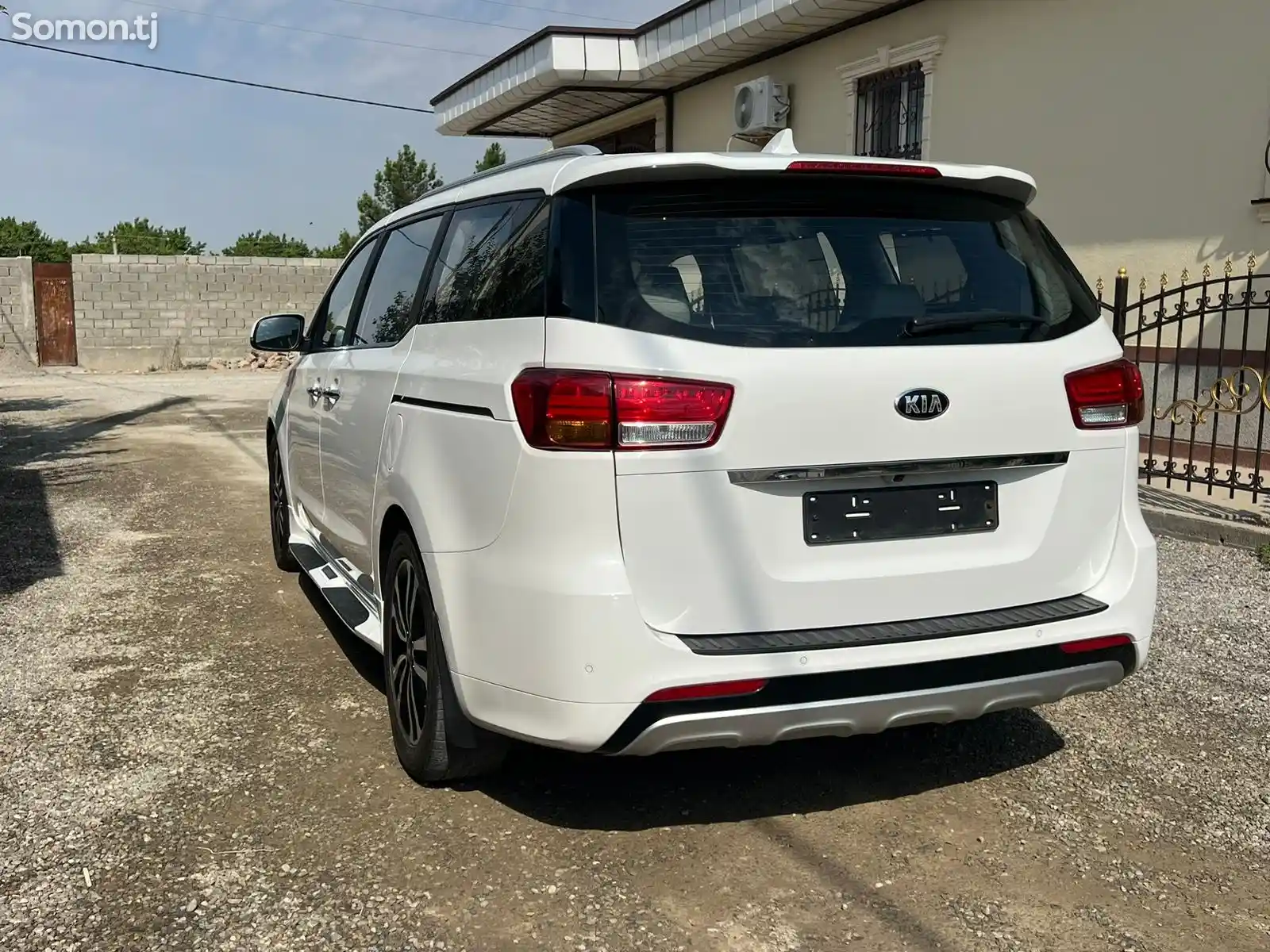 Kia Carnival, 2015-10