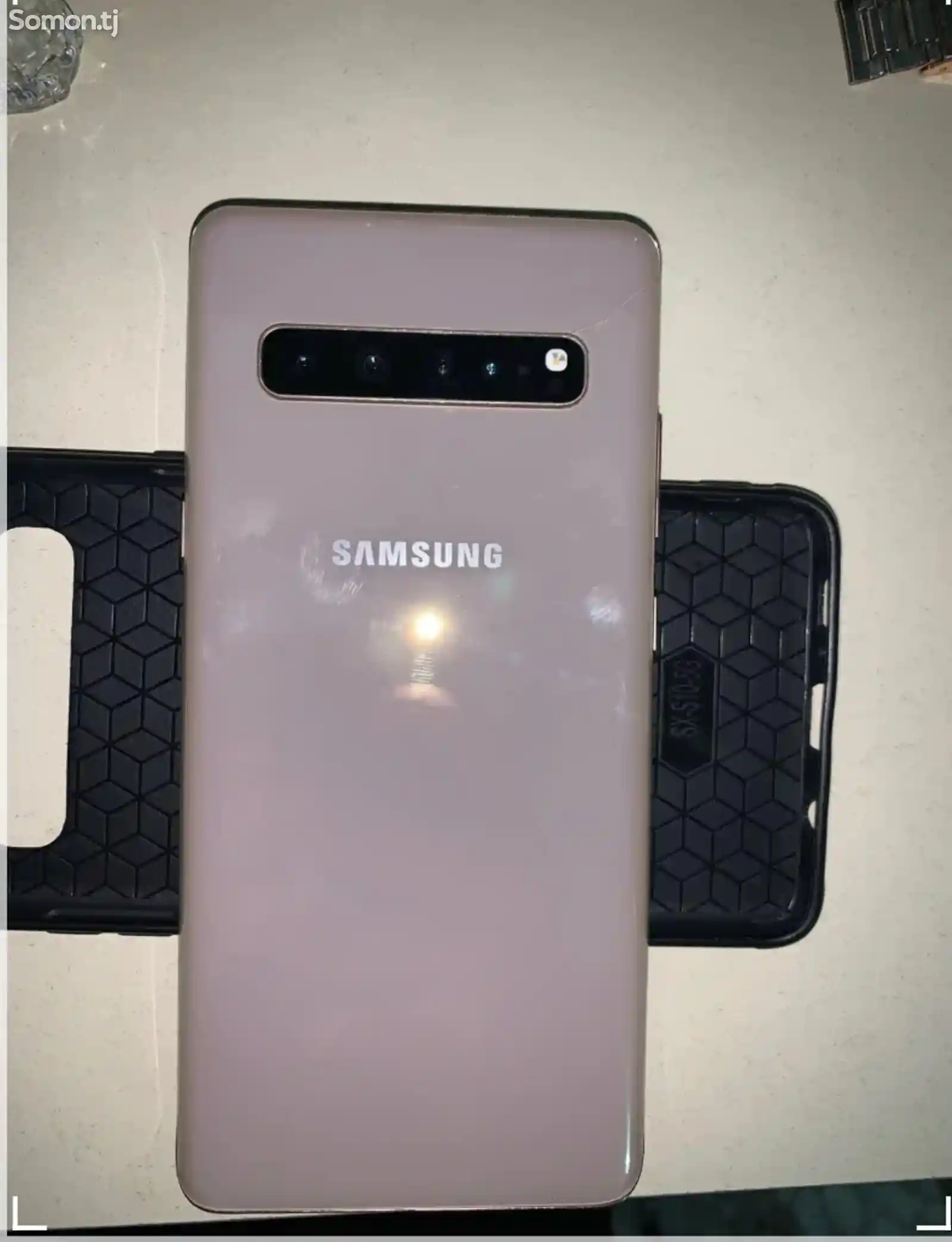 Samsung Galaxy S10 5G Gold-3