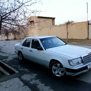 Mercedes-Benz W124, 1990