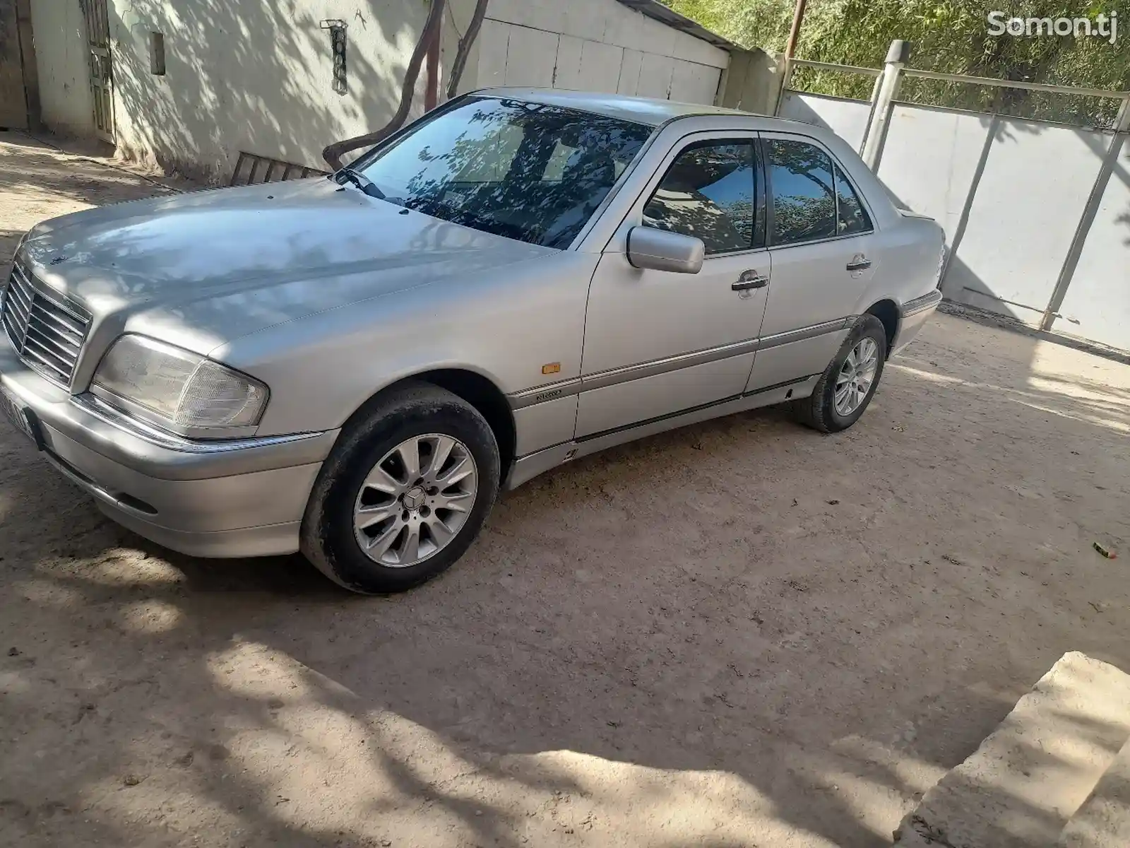 Mercedes-Benz W124, 1994-5