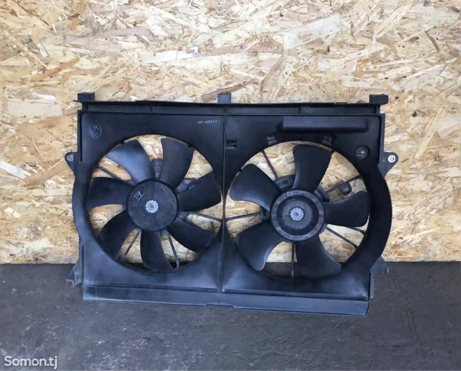 Вентилятор охлаждения двигателя Toyota Avensis-1