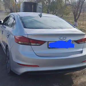 Hyundai Elantra, 2017