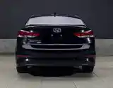 Hyundai Elantra, 2017-7