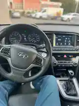 Hyundai Elantra, 2017-9