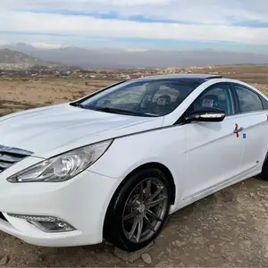 Hyundai Sonata, 2011