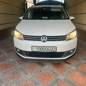 Volkswagen Touran, 2012