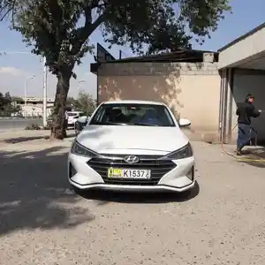 Hyundai Elantra, 2019