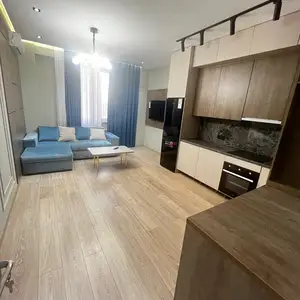 2-комн. квартира, 13 этаж, 75 м², Овир