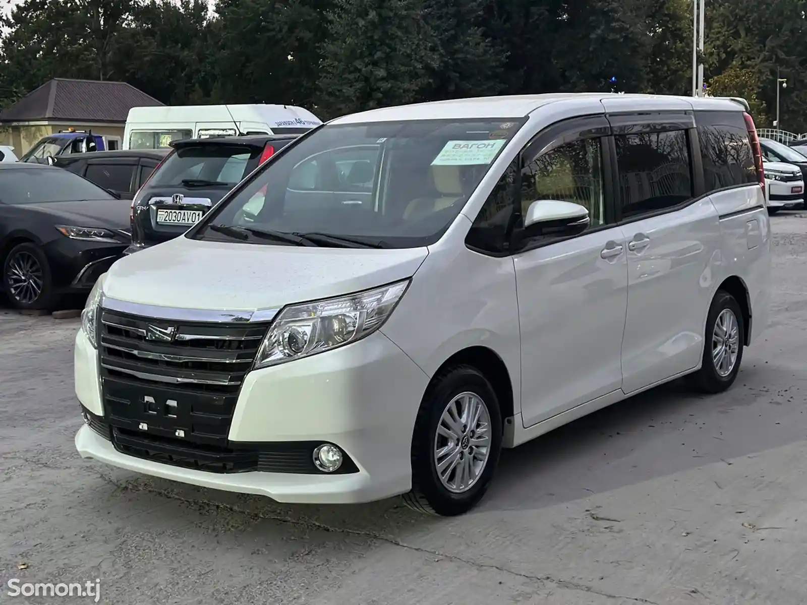 Toyota Noah, 2014-1