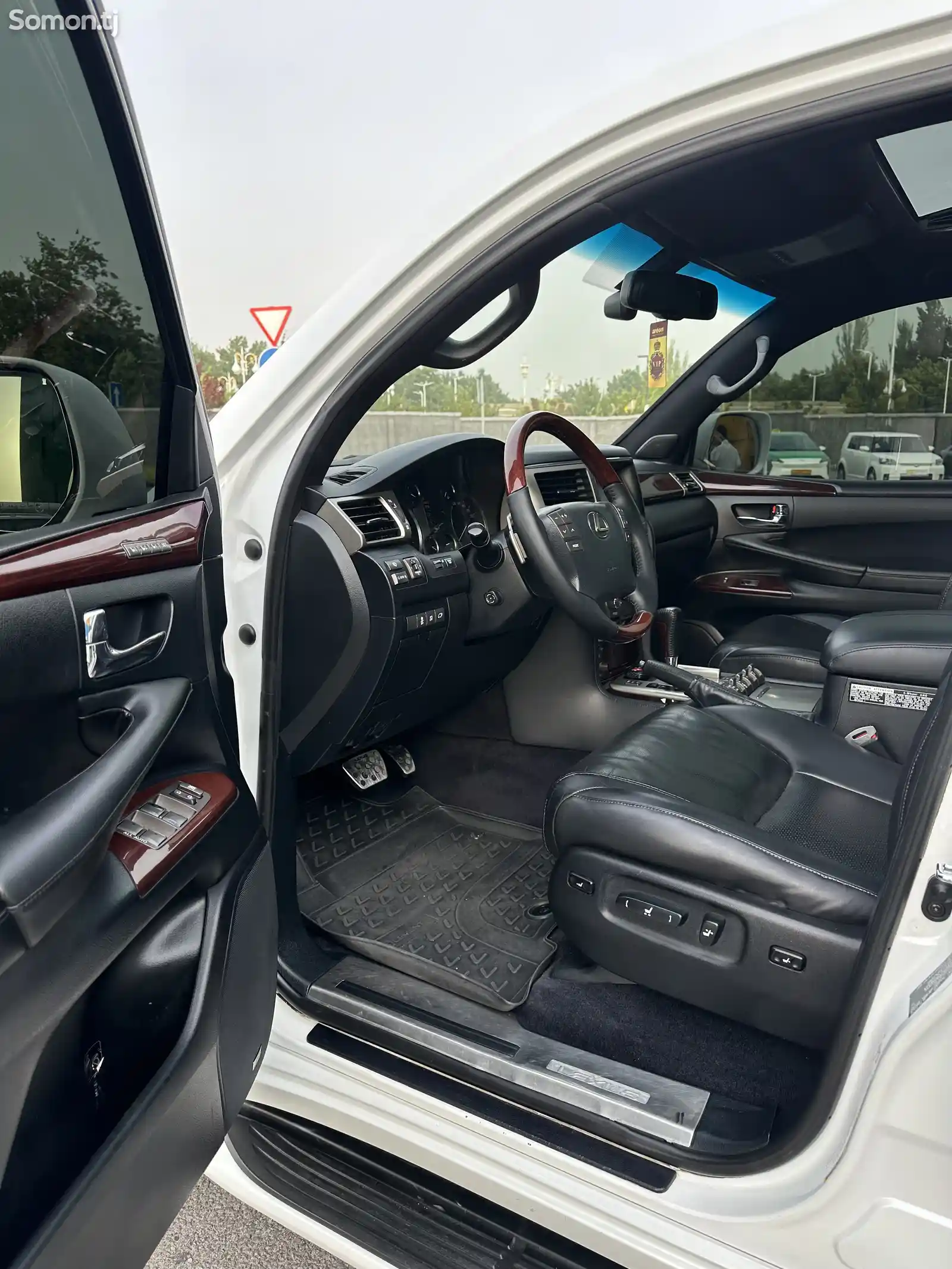 Lexus LX series, 2014-5