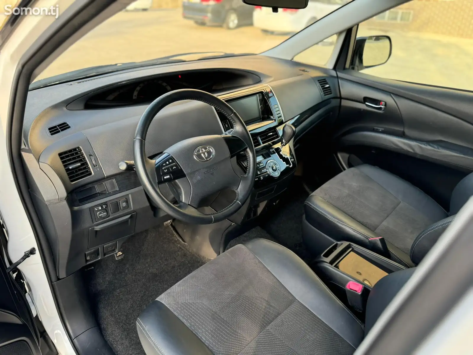 Toyota Estima, 2014-8