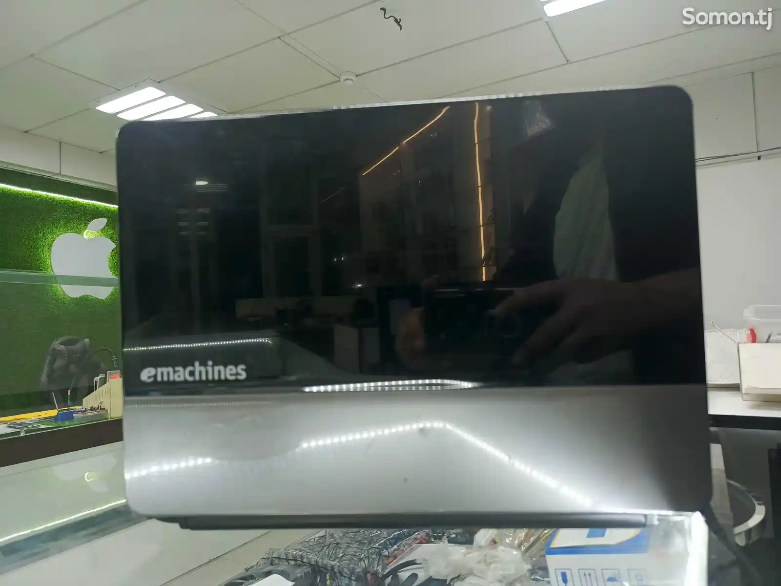 Ноутбук eMachines-3