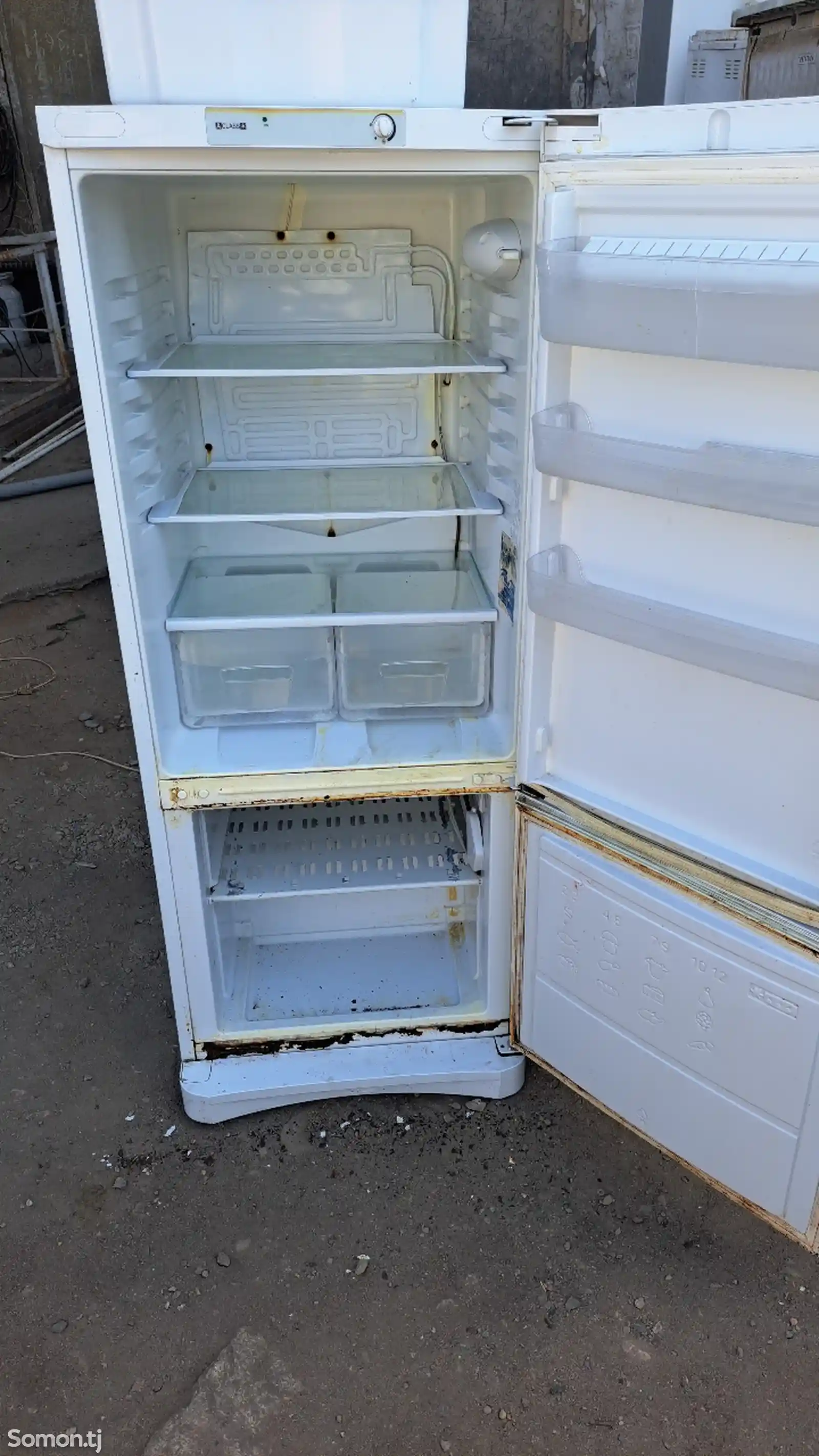 Холодильник двухкамерный-1
